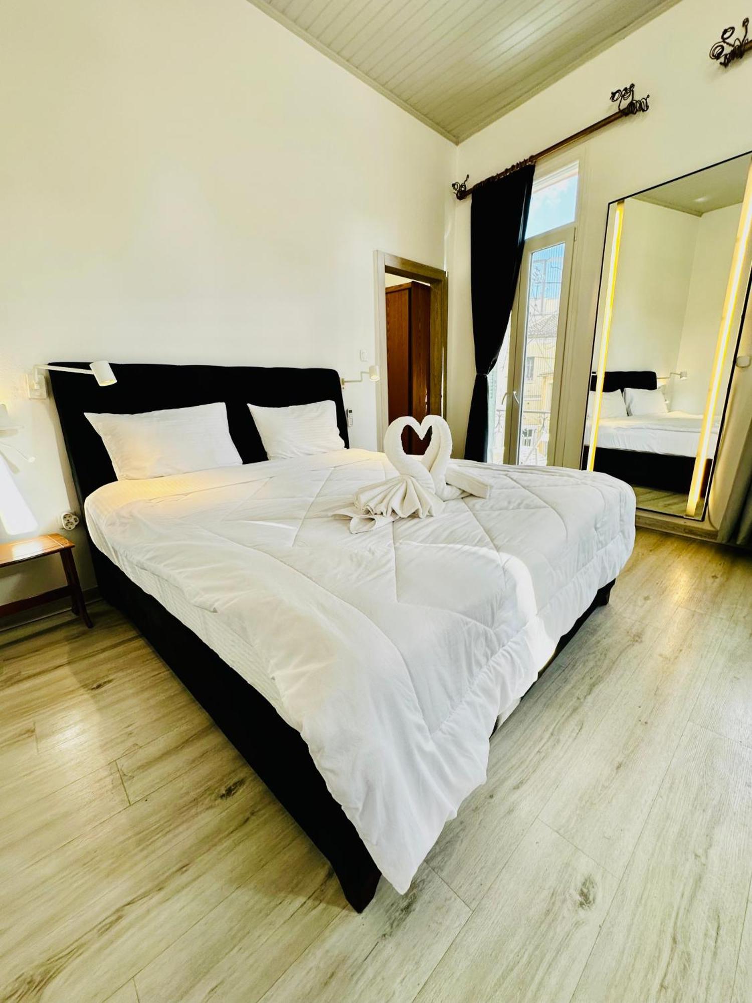 Travelers Luxury Suites, Studios & Apartments Corfu  ภายนอก รูปภาพ