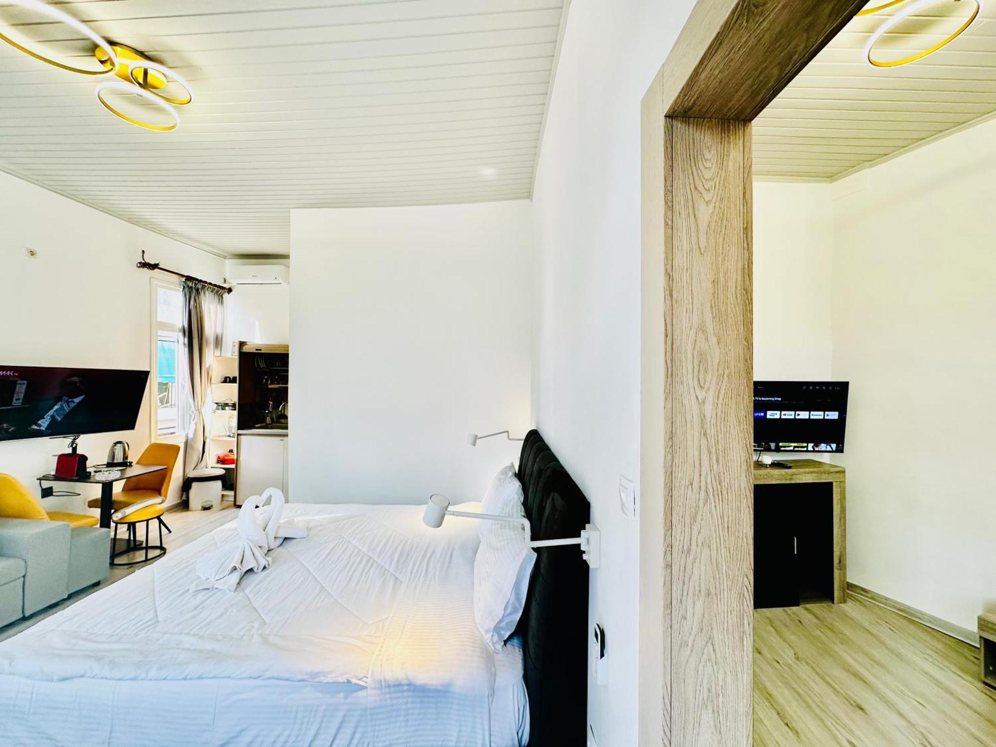 Travelers Luxury Suites, Studios & Apartments Corfu  ภายนอก รูปภาพ