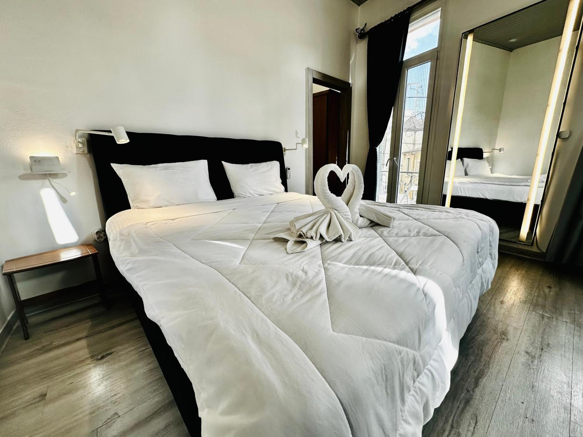 Travelers Luxury Suites, Studios & Apartments Corfu  ภายนอก รูปภาพ