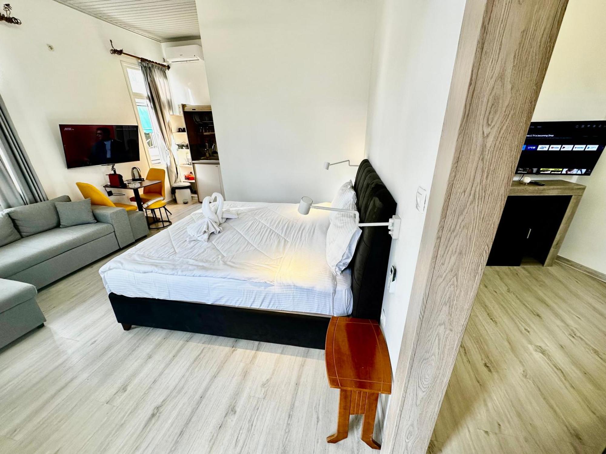 Travelers Luxury Suites, Studios & Apartments Corfu  ภายนอก รูปภาพ