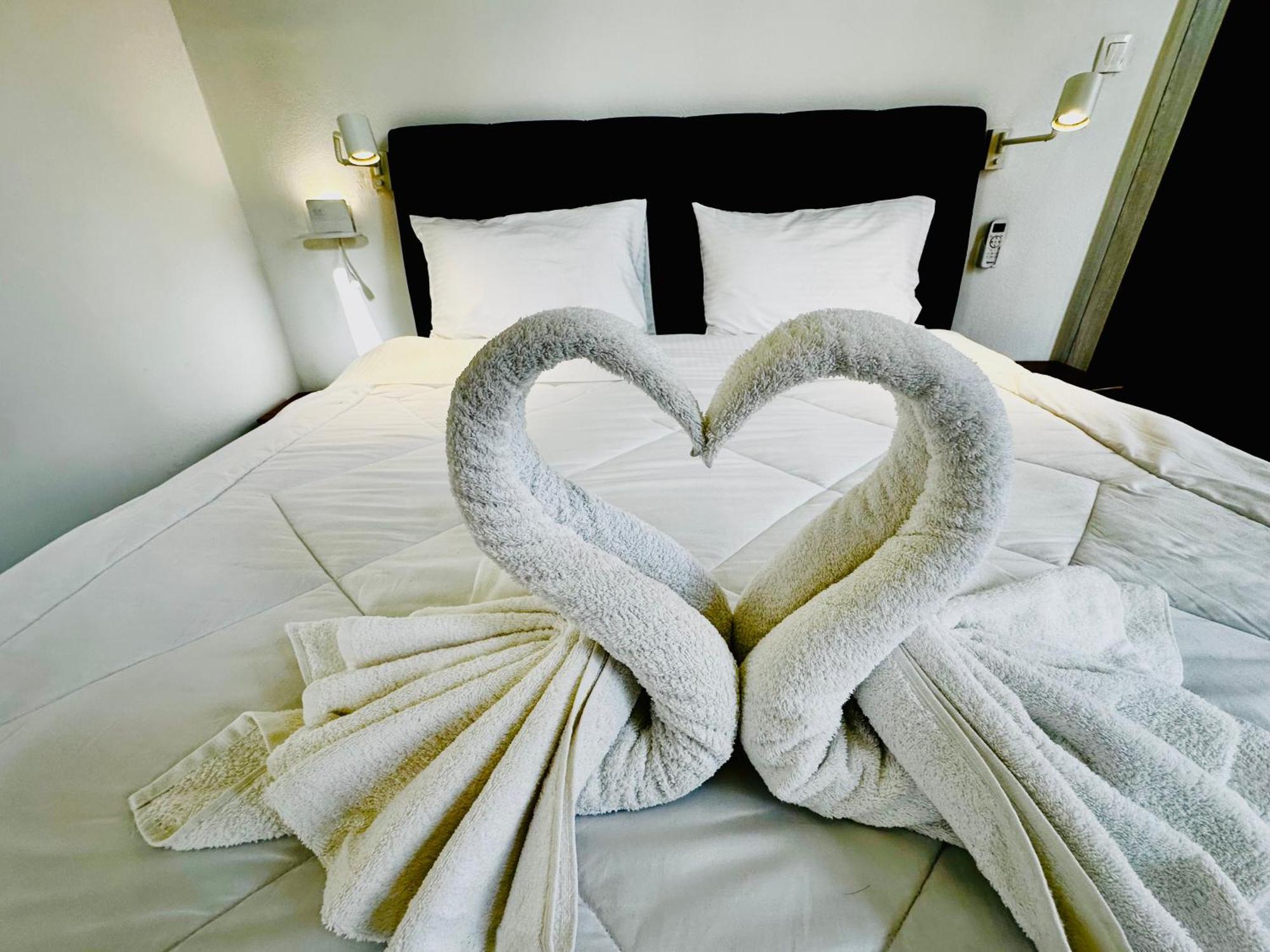 Travelers Luxury Suites, Studios & Apartments Corfu  ภายนอก รูปภาพ
