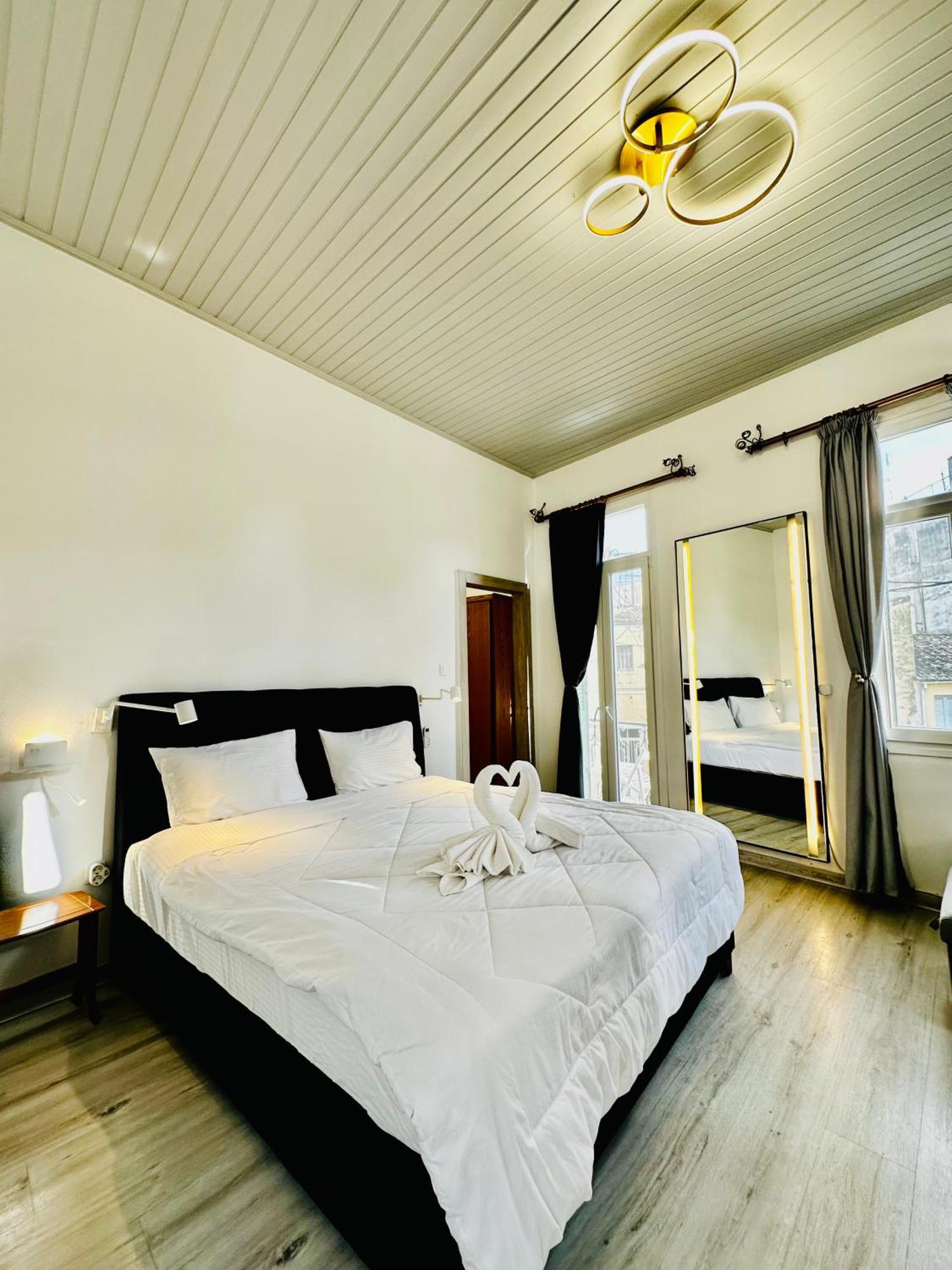 Travelers Luxury Suites, Studios & Apartments Corfu  ภายนอก รูปภาพ