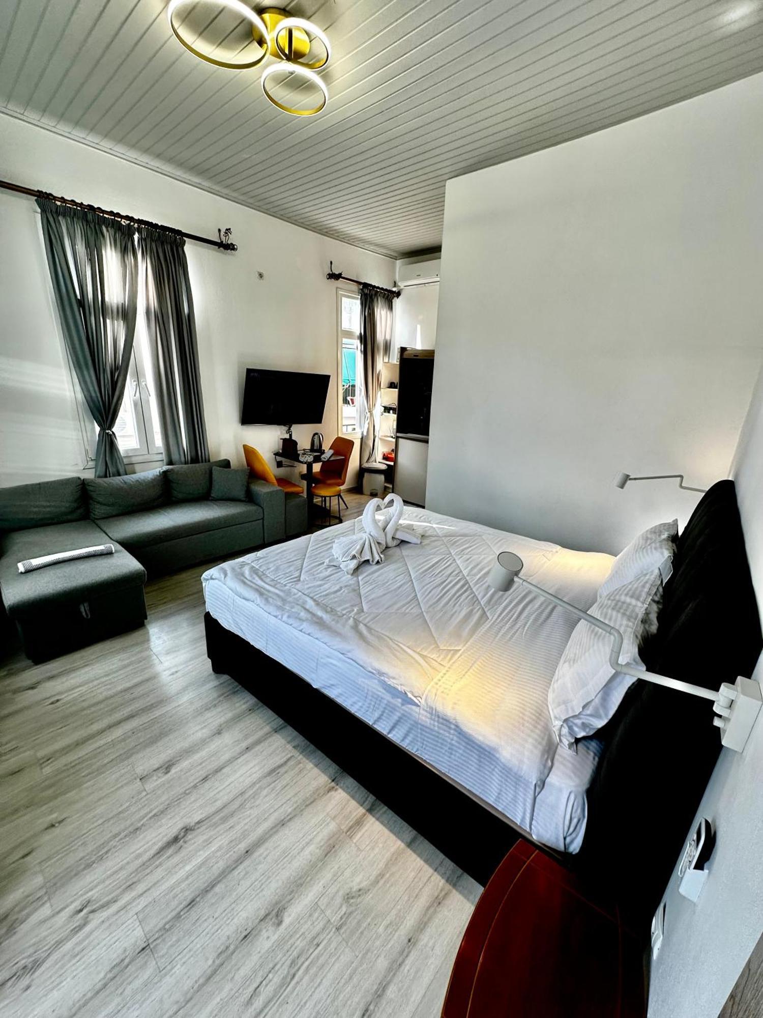 Travelers Luxury Suites, Studios & Apartments Corfu  ภายนอก รูปภาพ